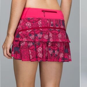 Lululemon Run Pace Setter Skirt Size 8 4-way Stretch (Regular) Multicolored Red